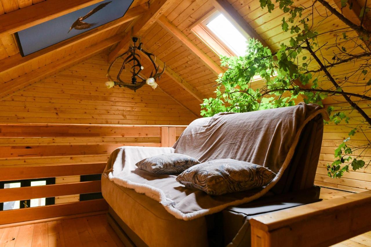 Cuibul Vulturilor - Casuta In Copac Villa Moisei Bagian luar foto